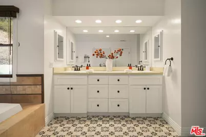 2501 Hermosita Dr, Glendale, CA 91208 - Photo 39