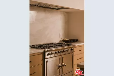 11621 Hesby St, Valley Village, CA 91601 - Photo 5