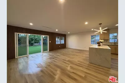 8517 Yolanda Ave, Los Angeles, CA 91324 - Photo 13