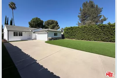 8517 Yolanda Ave, Los Angeles, CA 91324 - Photo 9
