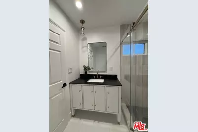 8517 Yolanda Ave, Los Angeles, CA 91324 - Photo 17