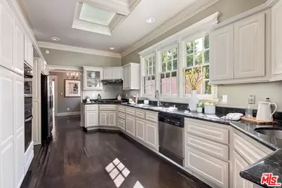 803 N Rexford Dr, Beverly Hills, CA 90210 - Photo 11