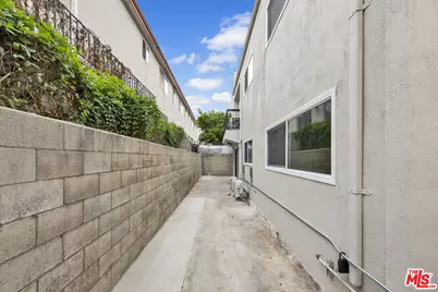 711 Bartlett St, Los Angeles, CA 90012 - Photo 31
