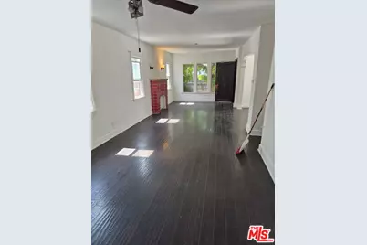 2232 S Ridgeley Dr, Los Angeles, CA 90016 - Photo 23