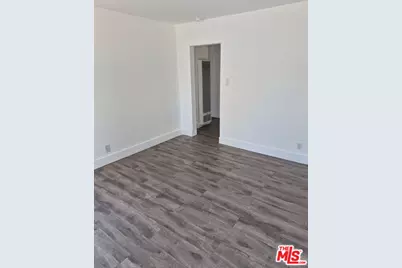 2232 S Ridgeley Dr, Los Angeles, CA 90016 - Photo 25