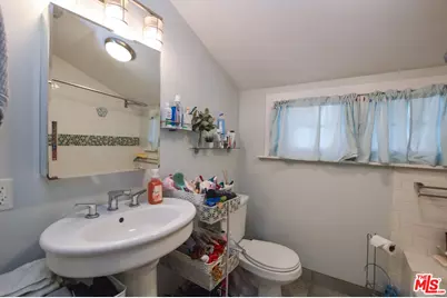 2226 W 28th St, Los Angeles, CA 90018 - Photo 41