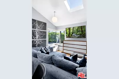 9009 Lloyd Pl, West Hollywood, CA 90069 - Photo 3