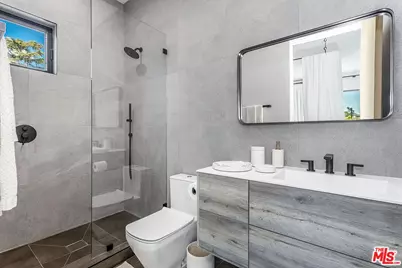 324 S Medio Dr, Los Angeles, CA 90049 - Photo 19