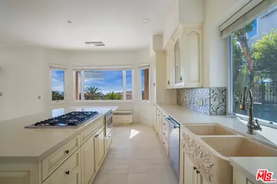 16800 Calle Montecito, Pacific Palisades, CA 90272 - Photo 15