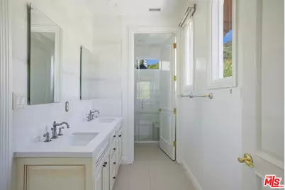 16800 Calle Montecito, Pacific Palisades, CA 90272 - Photo 27