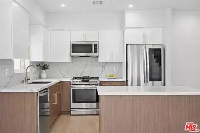 2117 Beachwood Ter, Los Angeles, CA 90068 - Photo 9
