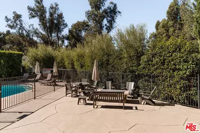 441 S Barrington Ave #105, Los Angeles, CA 90049 - Photo 23