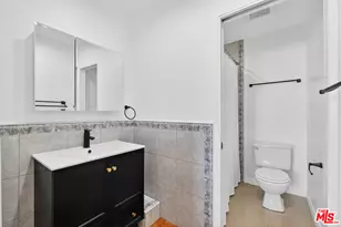 18419 Collins St, Tarzana, CA 91356 - Photo 9