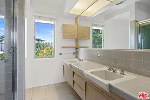 13170 Mulholland Dr, Beverly Hills, CA 90210 - Photo 45