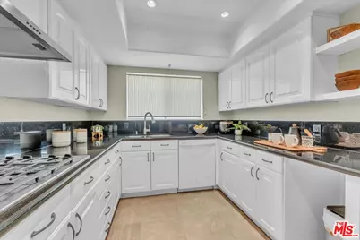 4426 Ventura Canyon Ave #102, Sherman Oaks, CA 91423 - Photo 15