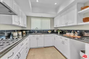 4426 Ventura Canyon Ave, Sherman Oaks, CA 91423 - Photo 15