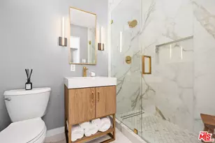 2431 3rd St, Santa Monica, CA 90405 - Photo 13