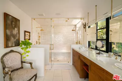 8251 Skyline Dr, Los Angeles, CA 90046 - Photo 19