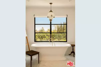 8251 Skyline Dr, Los Angeles, CA 90046 - Photo 17