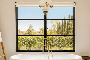 8251 Skyline Dr, Los Angeles, CA 90046 - Photo 17