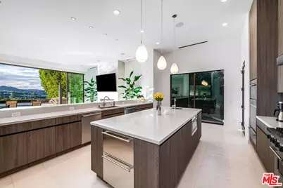 16167 Royal Oak Rd, Encino, CA 91436 - Photo 11