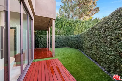 16167 Royal Oak Rd, Encino, CA 91436 - Photo 29