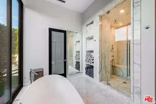 16167 Royal Oak Rd, Encino, CA 91436 - Photo 17