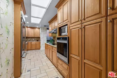 10750 Wilshire Blvd #1503, Los Angeles, CA 90024 - Photo 13