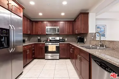 305 Arnaz Dr #304, Los Angeles, CA 90048 - Photo 11
