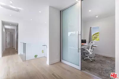 3728 S Barrington Ave, Los Angeles, CA 90066 - Photo 37