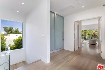 3728 S Barrington Ave, Los Angeles, CA 90066 - Photo 25