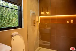 22821 Collins St, Woodland Hills, CA 91367 - Photo 21