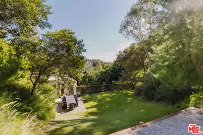 10443 Corfu Ln, Los Angeles, CA 90077 - Photo 17