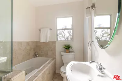 3217 Oakhurst Ave, Los Angeles, CA 90034 - Photo 17