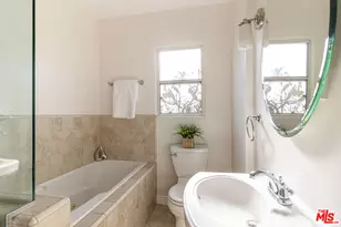 3217 Oakhurst Ave, Los Angeles, CA 90034 - Photo 17