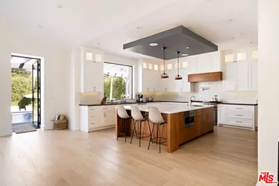 19739 Henshaw St, Woodland Hills, CA 91364 - Photo 9