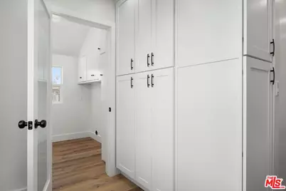 7045 Varna Ave, North Hollywood, CA 91605 - Photo 13