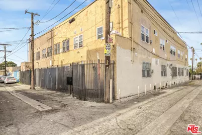 1014 W 57th St, Los Angeles, CA 90037 - Photo 9