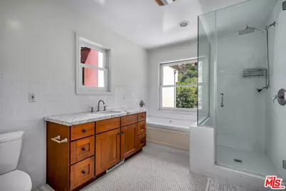 8621 Lookout Mountain Ave, Los Angeles, CA 90046 - Photo 13