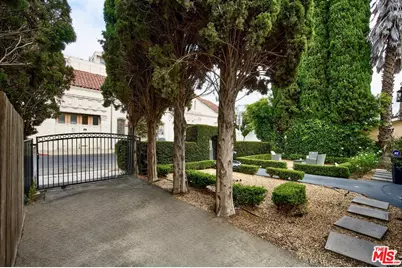 6110 N De Longpre Ave, Los Angeles, CA 90028 - Photo 21
