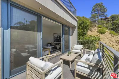 2756 Westshire Dr, Los Angeles, CA 90068 - Photo 17