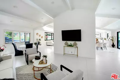 4166 Crisp Canyon Rd, Sherman Oaks, CA 91403 - Photo 13