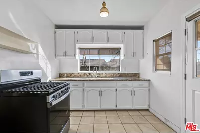 2318 Yosemite Dr, Los Angeles, CA 90041 - Photo 17