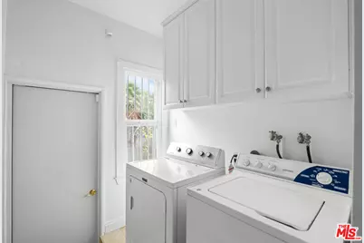 535 N Poinsettia Pl, Los Angeles, CA 90036 - Photo 19