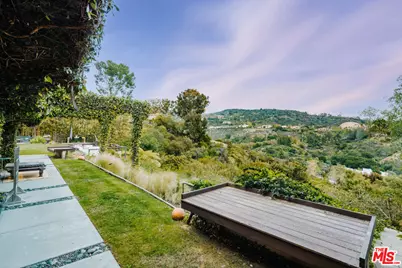 2220 Banyan Dr, Los Angeles, CA 90049 - Photo 25