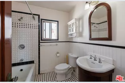 2331 Lucerne Ave, Los Angeles, CA 90016 - Photo 13