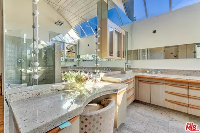 9864 Yoakum Dr, Beverly Hills, CA 90210 - Photo 27