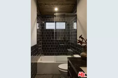 12406 La Maida St, Valley Village, CA 91607 - Photo 31