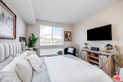 10878 Bloomfield St #211, Toluca Lake, CA 91602 - Photo 17