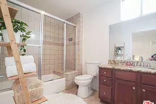 1025 Dewey Ave, Los Angeles, CA 90006 - Photo 11
